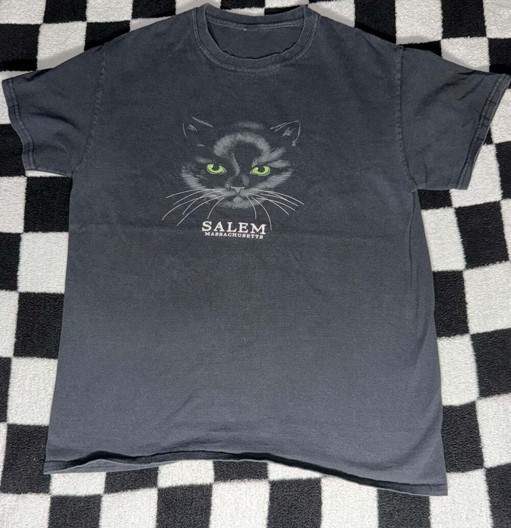 Salem Massachusetts Black Cat Graphic T-Shirt Halloween Witchy Souvenir